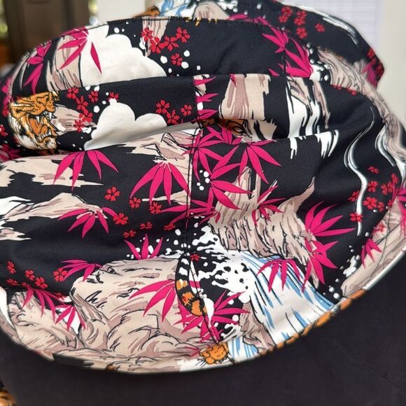 Protest Amor Jacket Girls Ski Jacket in Black Tiger Print 176/ 16 yrs - Picture 5 of 11